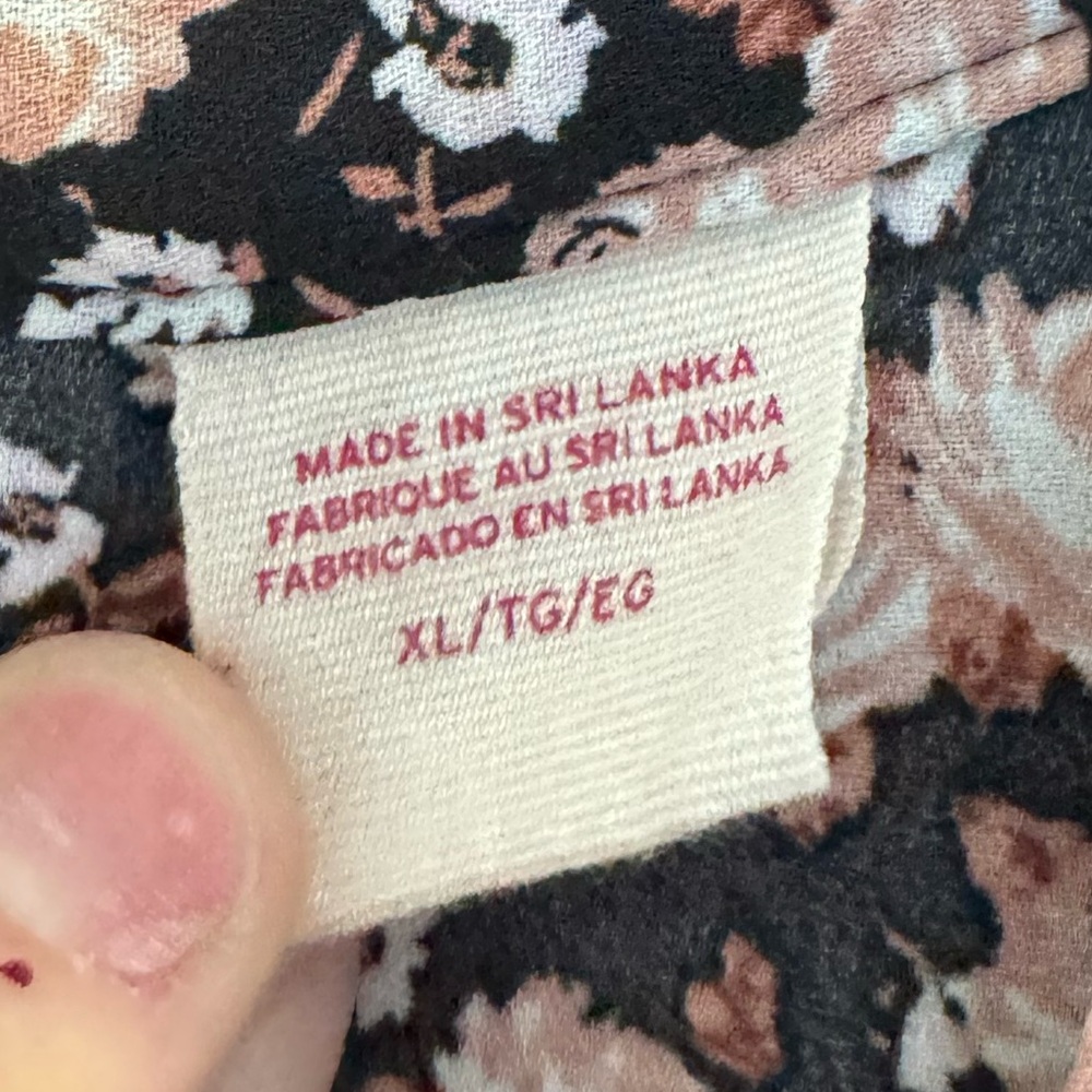 Levi's Farah Long Dress featuring a black ditsy floral print - Picture 5 of 13